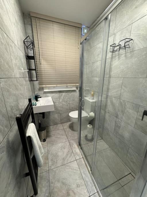 10 Min From Stratford Shopping Centre, Garden! Apartament