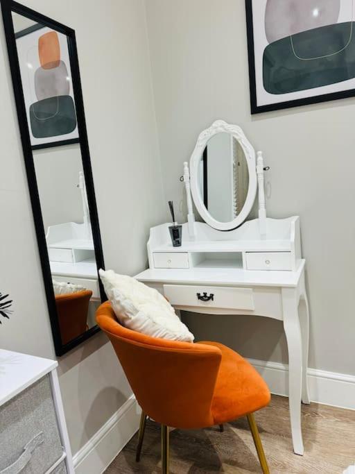 10 Min From Stratford Shopping Centre, Garden! Apartament Londra