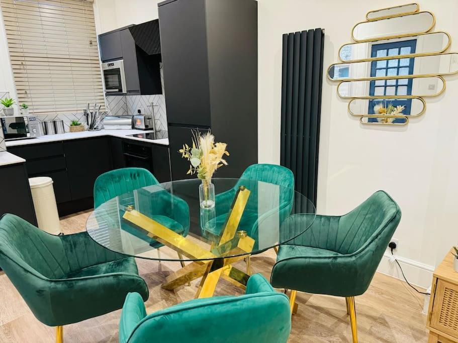 10 Min From Stratford Shopping Centre, Garden! Apartament