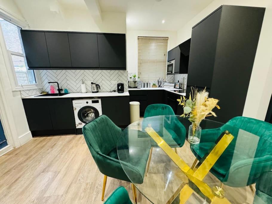 Apartament 10 Min From Stratford Shopping Centre, Garden! Londra