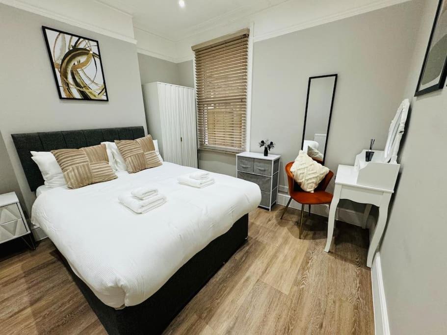 10 Min From Stratford Shopping Centre, Garden! Apartament Londra