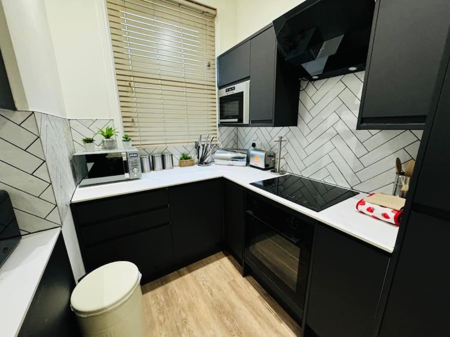 10 Min From Stratford Shopping Centre, Garden! Apartament Londra
