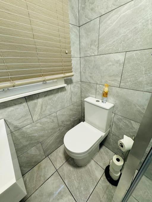 10 Min From Stratford Shopping Centre, Garden! Apartament